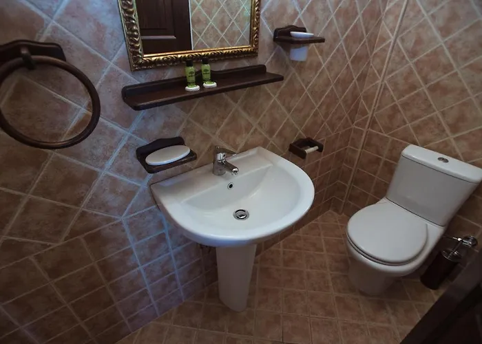 Eudora Full בית הארחה *